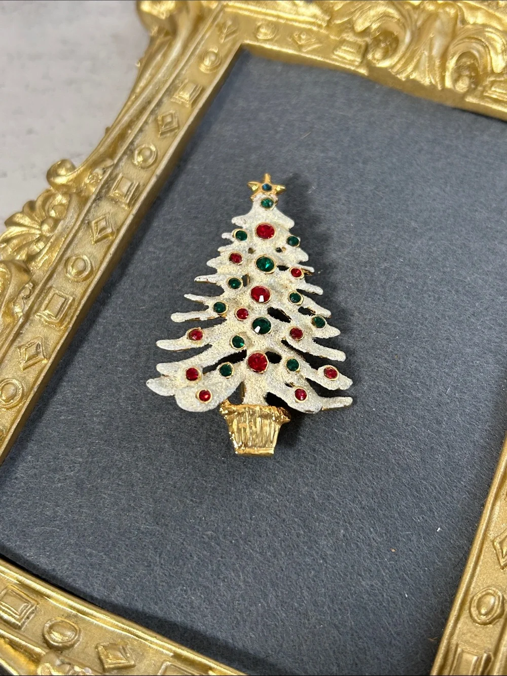 Vintage Festive Eisenberg Gold Flocked Christmas Tree Pin w Red & Green Rhinesto